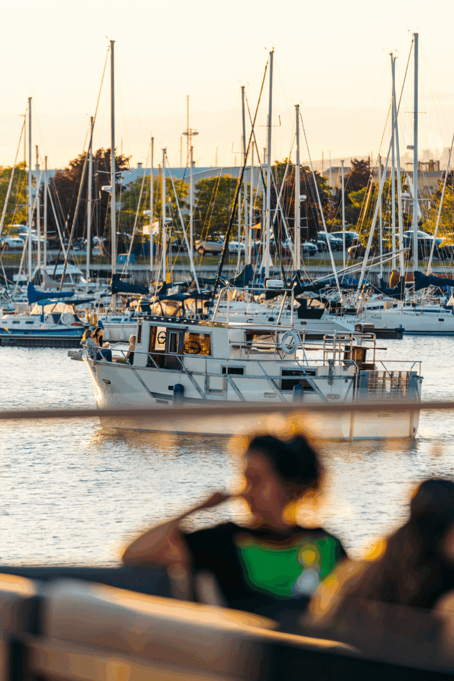 Image de la terrasse de l'Oasis avec la vue sur la Marina du Port de Québec